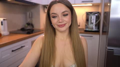 Im Anita thumb up me please its important online show from 04.05.26