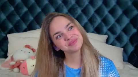 Snapshot of anitaventure chatting on 09.10.25 AnitaVenture online show from 09.10.25