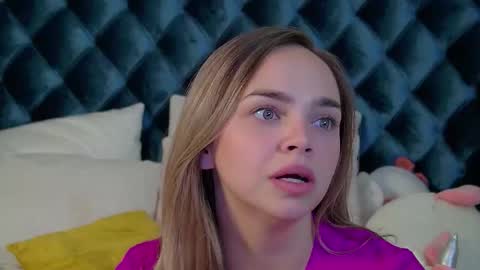 Snapshot of anitaventure chatting on 09.12.25 AnitaVenture online show from 09.12.25