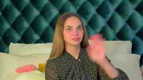 Snapshot of anitaventure chatting on 09.21.25 AnitaVenture online show from 09.21.25