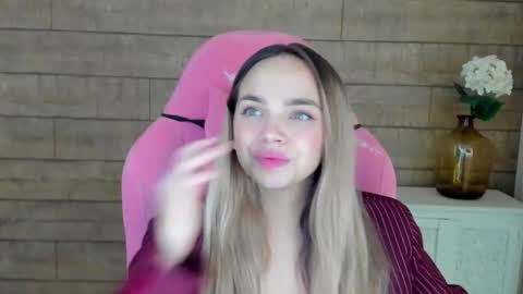 Snapshot of anitaventure chatting on 09.27.25 AnitaVenture online show from 09.27.25