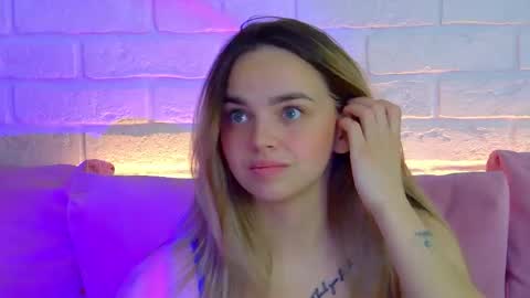 Snapshot of anitaventure chatting on 10.04.25 AnitaVenture online show from 10.04.25