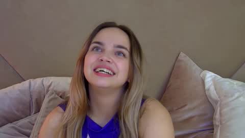 Snapshot of anitaventure chatting on 10.09.25 AnitaVenture online show from 10.09.25