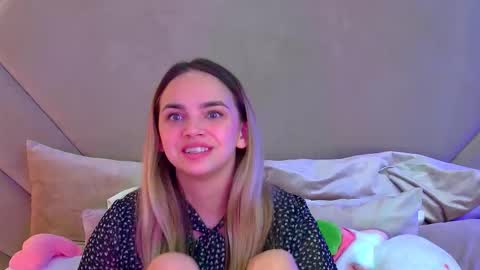 Snapshot of anitaventure chatting on 10.11.25 AnitaVenture online show from 10.11.25