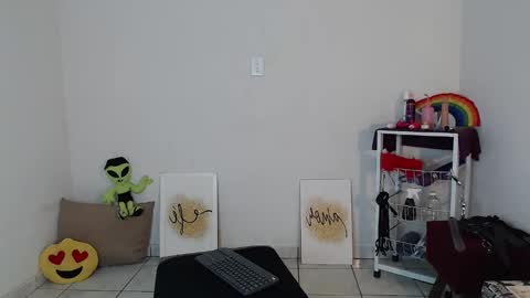 Hello My name is NaiaraPv is OPEN online show from 10.15.25