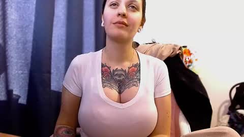 Snapshot of ann_mikele chatting on 02.23.26 Ann online show from 02.23.26