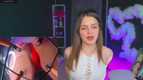 Snapshot of ann_perry chatting on 10.21.25 Ann online show from 10.21.25