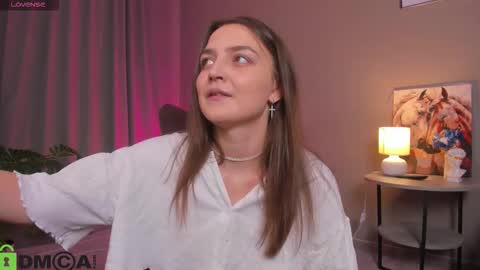 Snapshot of ann_perry chatting on 11.07.25 Ann online show from 11.07.25