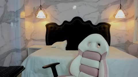 Snapshot of anna2809 chatting on 10.27.25 Ana online show from 10.27.25