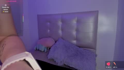 Snapshot of anna_blade_ chatting on 10.01.25 ANNA online show from 10.01.25