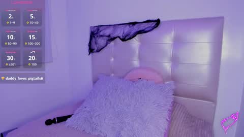 Snapshot of anna_blade_ chatting on 10.25.25 ANNA online show from 10.25.25