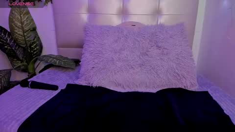 Snapshot of anna_blade_ chatting on 11.04.25 ANNA online show from 11.04.25