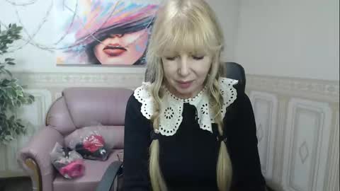 Anna Ditrih online show from 12.17.24