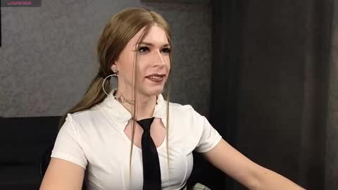 Snapshot of anna_inheart chatting on 05.14.26 Anna online show from 05.14.26