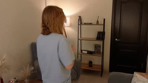 Snapshot of anna_leonard chatting on 10.10.25 Emma online show from 10.10.25