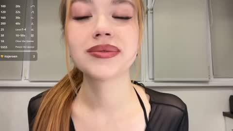 Snapshot of anna_raspberry chatting on 08.03.26 Anne online show from 08.03.26