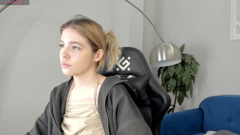 Anna online show from 01.06.25