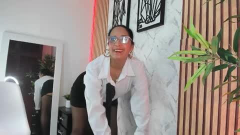 Snapshot of annaarela chatting on 10.06.25 Annaarela online show from 10.06.25