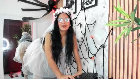 Snapshot of annaarela chatting on 10.31.25 Annaarela online show from 10.31.25