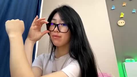 Snapshot of annabellegallego chatting on 10.16.25 Aya online show from 10.16.25