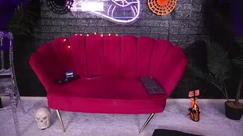 Snapshot of annabellerise chatting on 10.29.25 Anna online show from 10.29.25