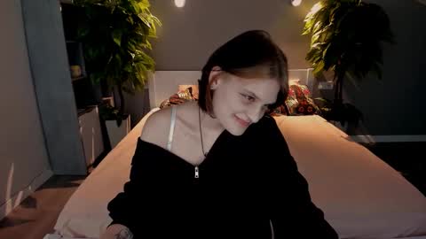 Snapshot of annacandie chatting on 09.27.25 Anna online show from 09.27.25