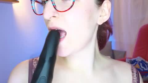 Snapshot of annahaunter chatting on 12.05.24 Alice online show from 12.05.24