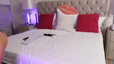 AnnaKarinaX online show from 01.29.25