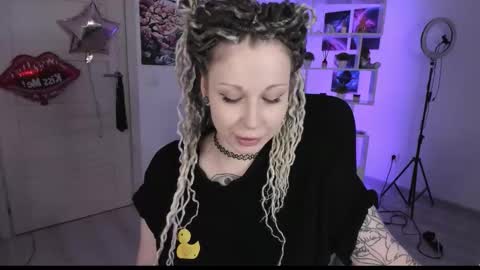 Snapshot of annanebula chatting on 09.25.25 Anna online show from 09.25.25