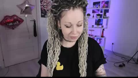 Snapshot of annanebula chatting on 09.28.25 Anna online show from 09.28.25