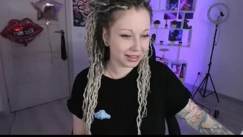 Snapshot of annanebula chatting on 10.10.25 Anna online show from 10.10.25