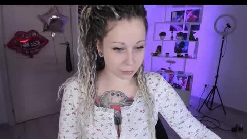 Snapshot of annanebula chatting on 10.22.25 Anna online show from 10.22.25