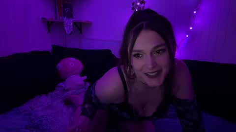 annaskylar online show from 01.22.25