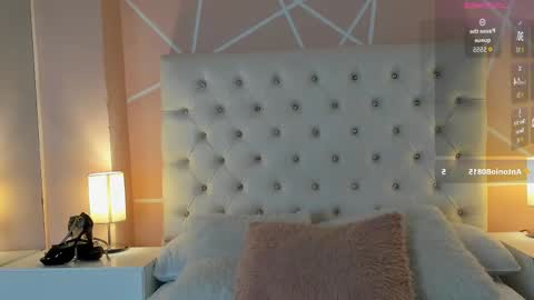 Snapshot of annaswift_ chatting on 10.11.25 Anna online show from 10.11.25