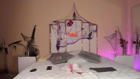 Snapshot of annaswift_ chatting on 11.02.25 Anna online show from 11.02.25