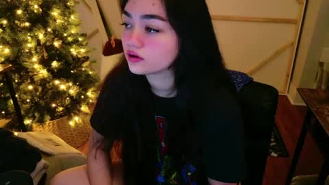 Snapshot of annatigarr chatting on 05.08.26 meow online show from 05.08.26