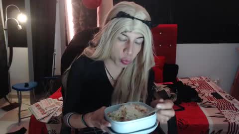 Snapshot of anne_castle86 chatting on 10.11.25 Anne online show from 10.11.25