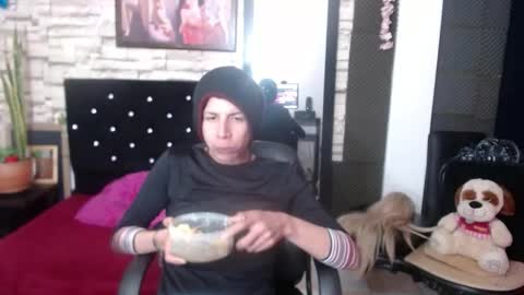 Snapshot of anne_castle86 chatting on 10.16.25 Anne online show from 10.16.25