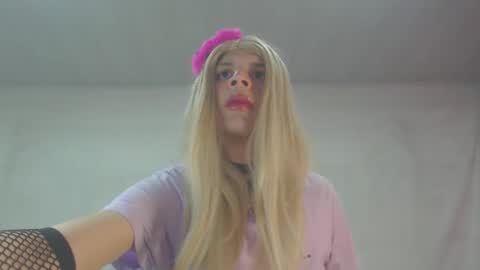 Snapshot of anne_castle86 chatting on 10.29.25 Anne online show from 10.29.25