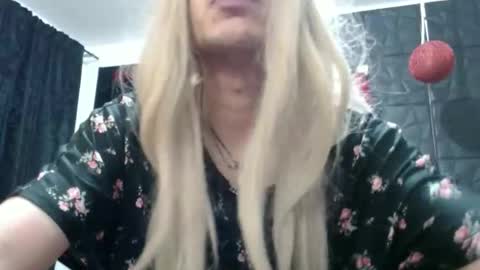 Snapshot of anne_castle86 chatting on 11.04.25 Anne online show from 11.04.25