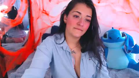 Snapshot of anne_lennon_ chatting on 10.22.25 Anne online show from 10.22.25