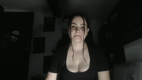 annebellee69 online show from 10.31.25