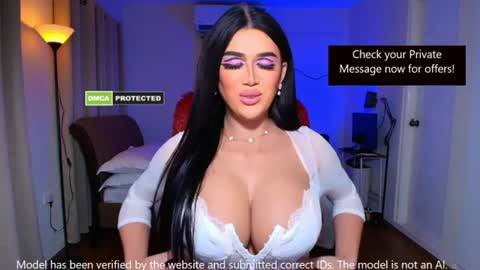 Snapshot of annecalifornia chatting on 07.16.26 Anne Hart online show from 07.16.26