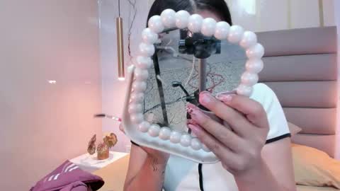 Snapshot of annedixie chatting on 10.18.25 Anne online show from 10.18.25