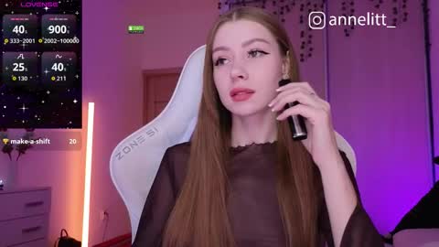 Snapshot of annelitt chatting on 12.19.25 annelitt online show from 12.19.25