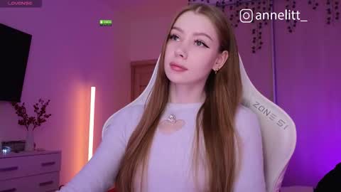 Snapshot of annelitt chatting on 12.22.25 annelitt online show from 12.22.25