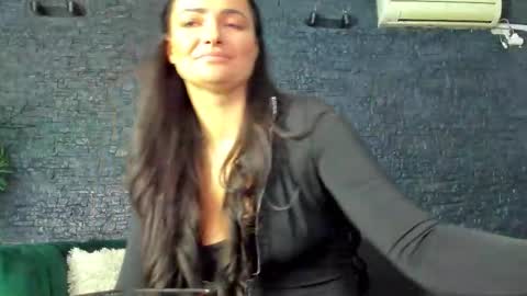 Snapshot of annesins chatting on 10.02.25 annesins online show from 10.02.25