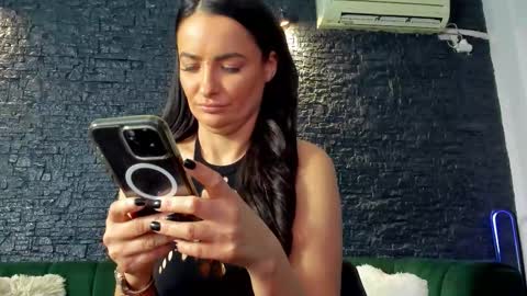 Snapshot of annesins chatting on 10.10.25 annesins online show from 10.10.25