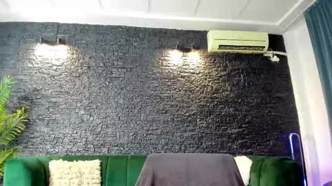 Snapshot of annesins chatting on 10.28.25 annesins online show from 10.28.25