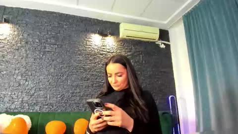 Snapshot of annesins chatting on 11.02.25 annesins online show from 11.02.25